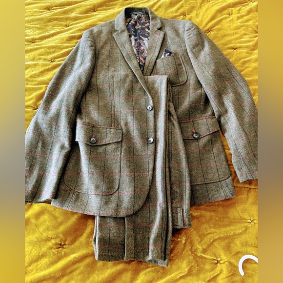 Paisley & Gray Other - Paisley & Gray Herringbone Blazer with Red Accents Pants size 34/32